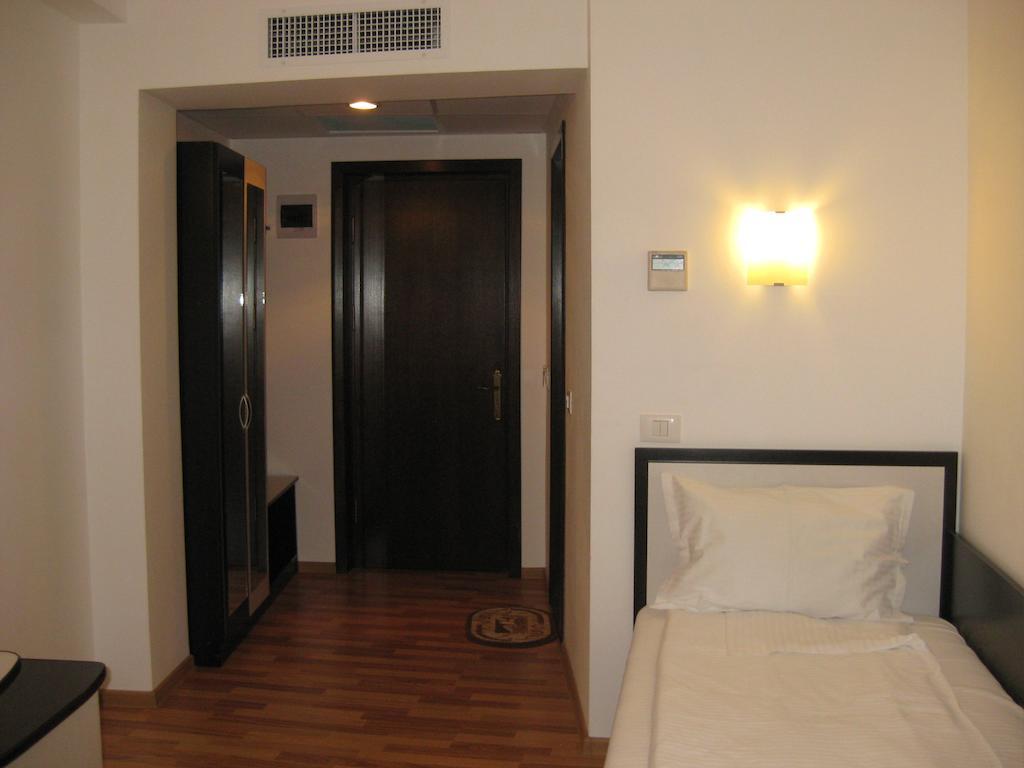 Hotel Anina เตคีร์กิโอล ห้อง รูปภาพ
