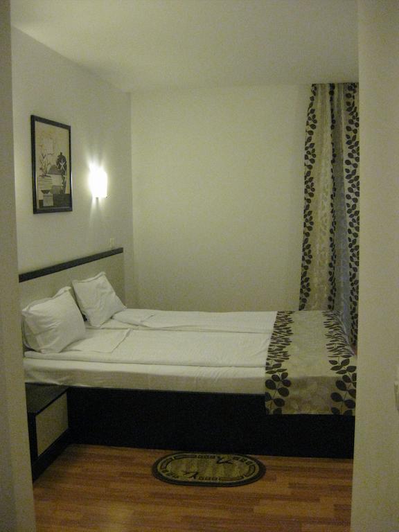 Hotel Anina เตคีร์กิโอล ภายนอก รูปภาพ